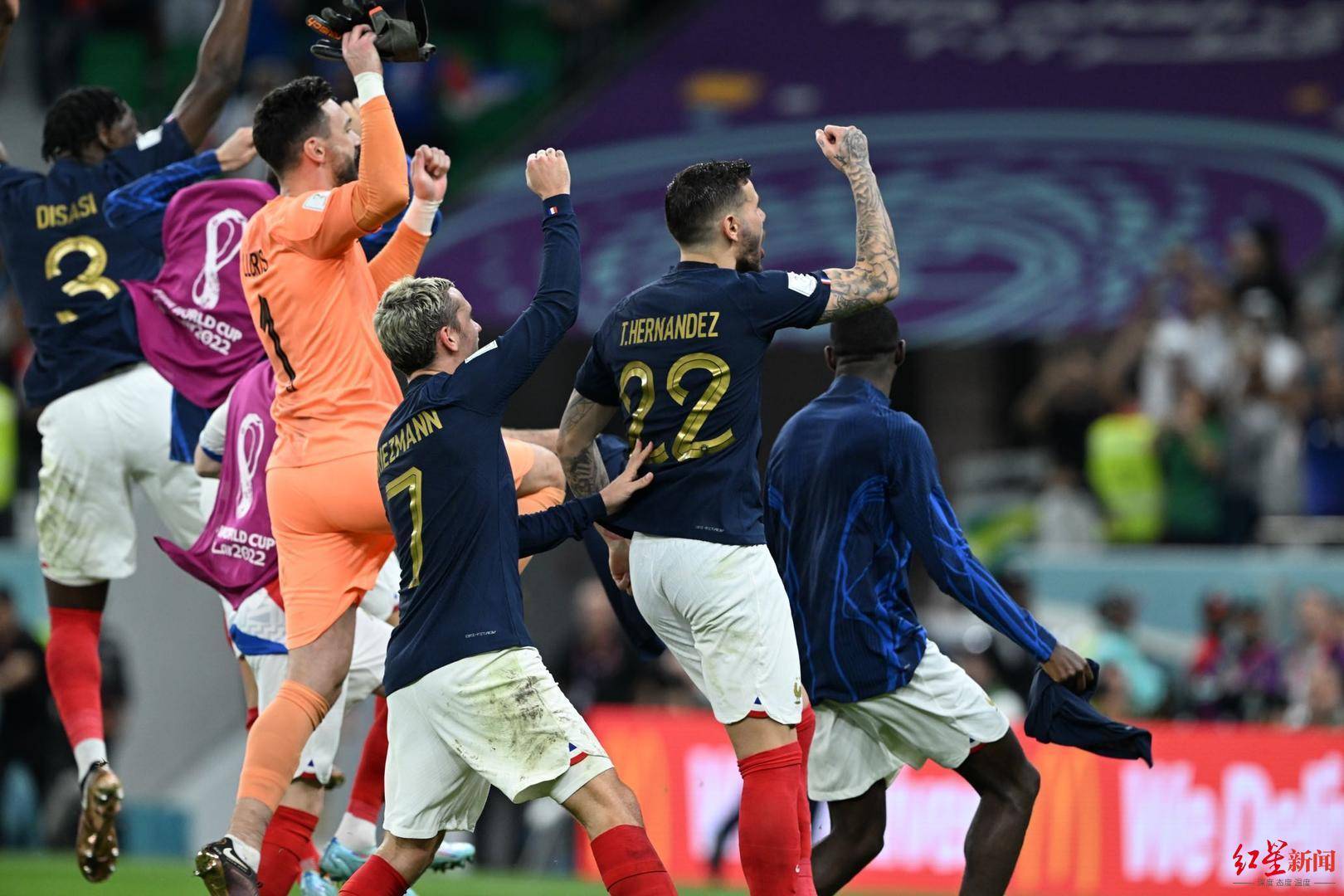 波兰队力克日本队，波尔点燃赛场