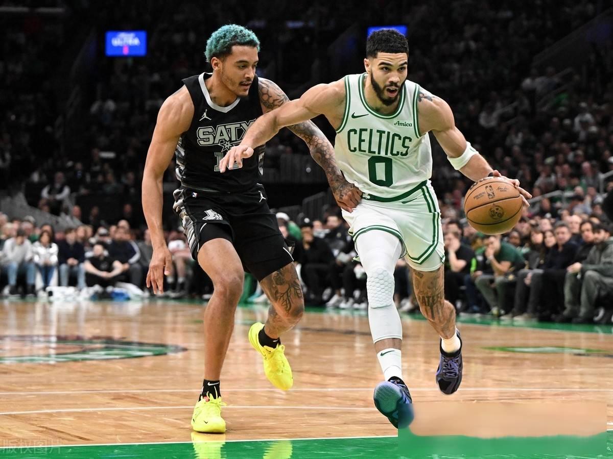 马刺逆转辽宁队，塔图姆统治全场