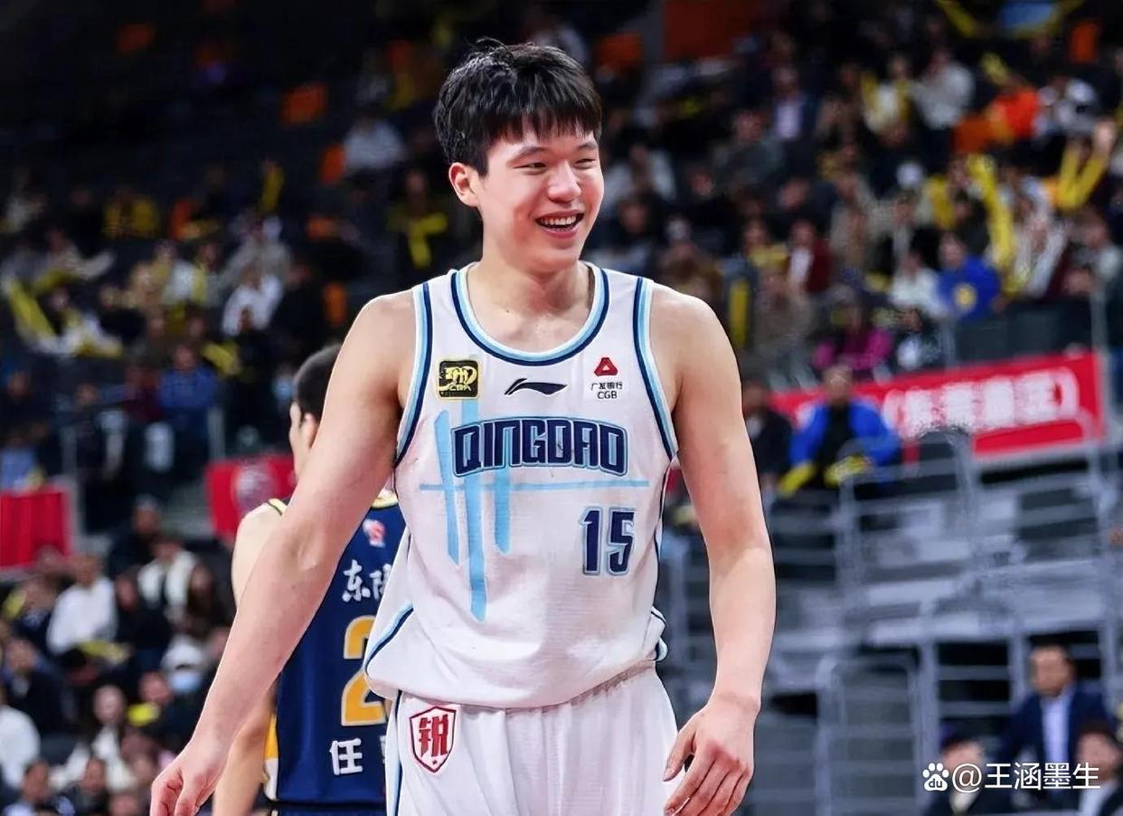 青岛队鏖战76人,王哲林高光表现 青岛队鏖战76人,王哲林高光表现