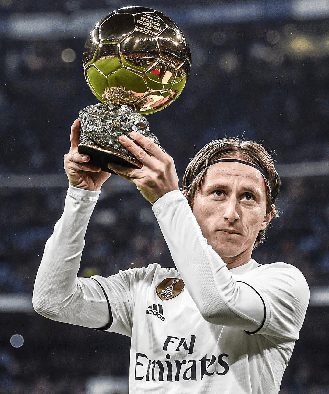 米兰球员在比赛中出现失误，球迷纷纷呼吁加强训练