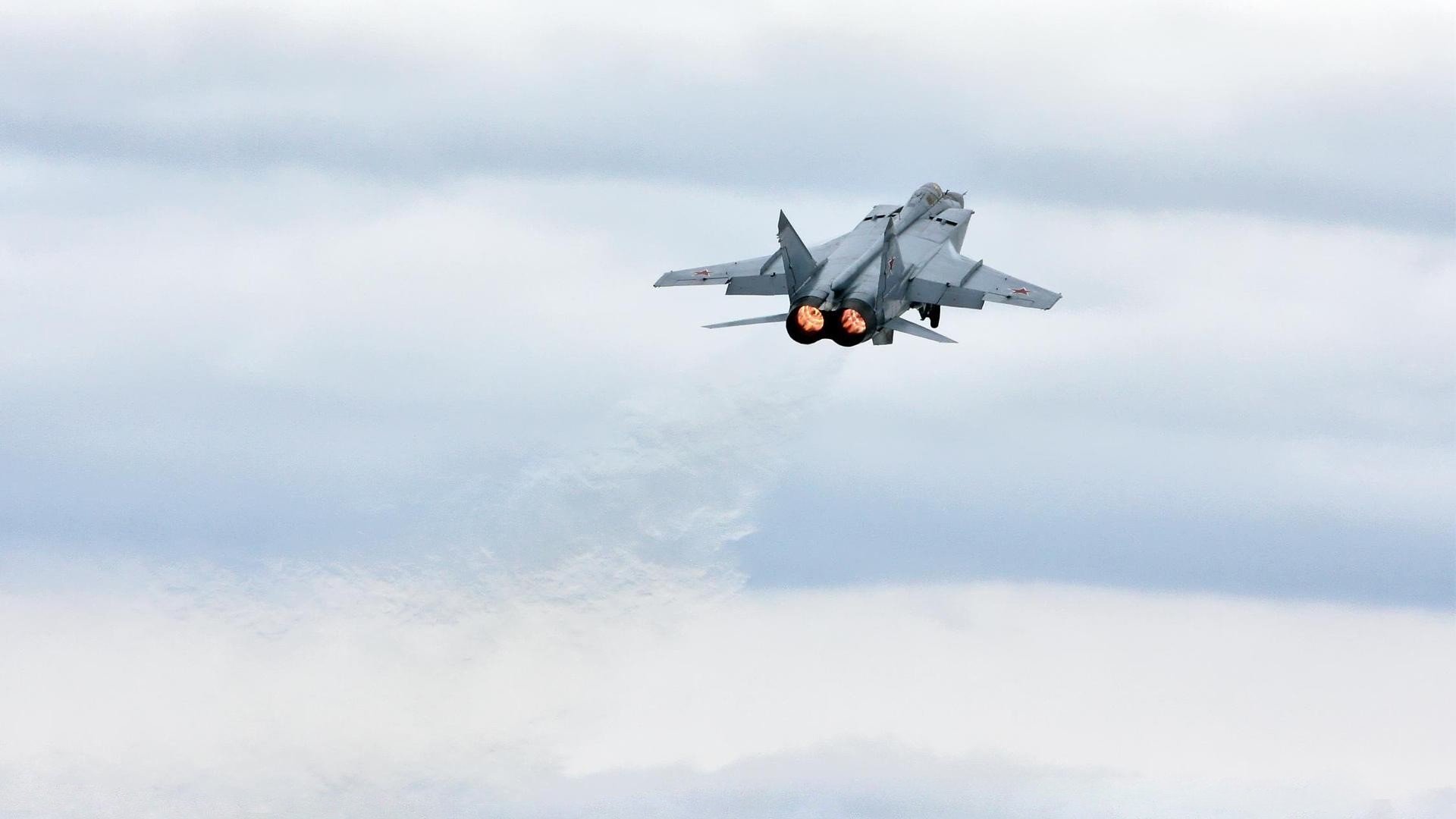 黄潜之魂,迪亚斯如何成为比利亚雷亚尔对阵哥伦比亚的攻防转换核心