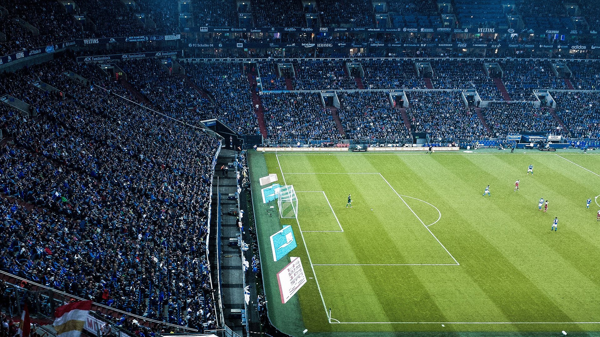 跨界主宰，当湖人击败开拓者，戈贝尔却在F1赛道接管比赛