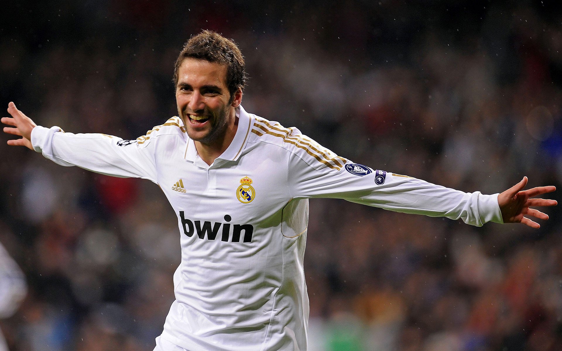 德甲争冠战之夜，劳塔罗关键战不手软